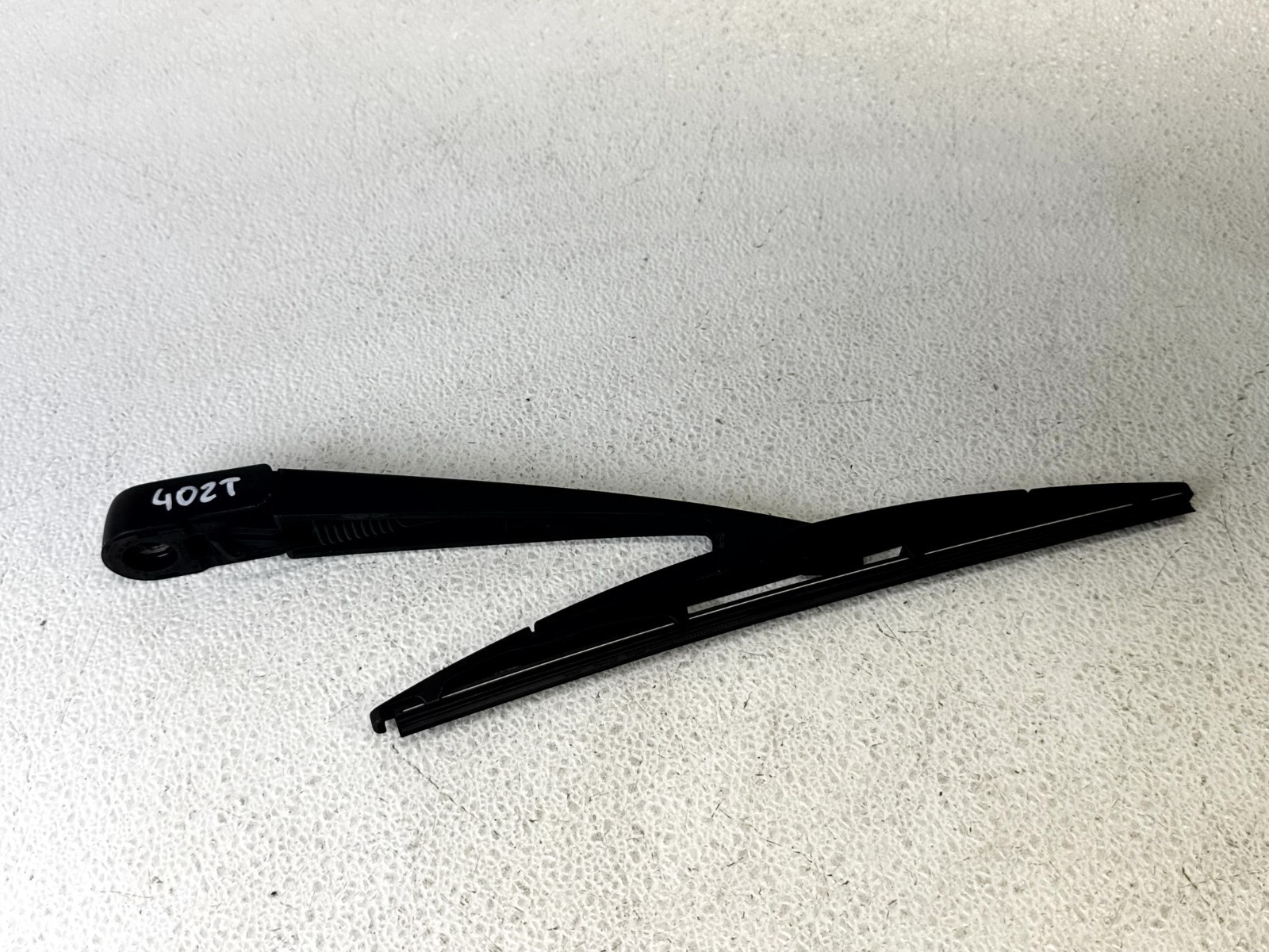 14-20 MITSUBISHI OUTLANDER REAR WINDSHIELD WINDOW WIPER ARM W / BLADE