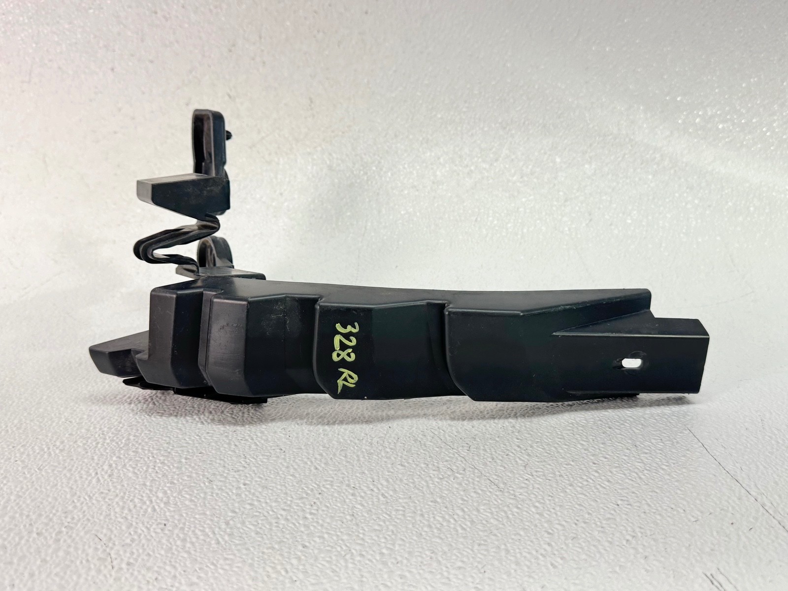 17-20 JAGUAR F-PACE REAR LEFT DRIVER LH SIDE BUMPER BRACKET SUPPORT MOUNT