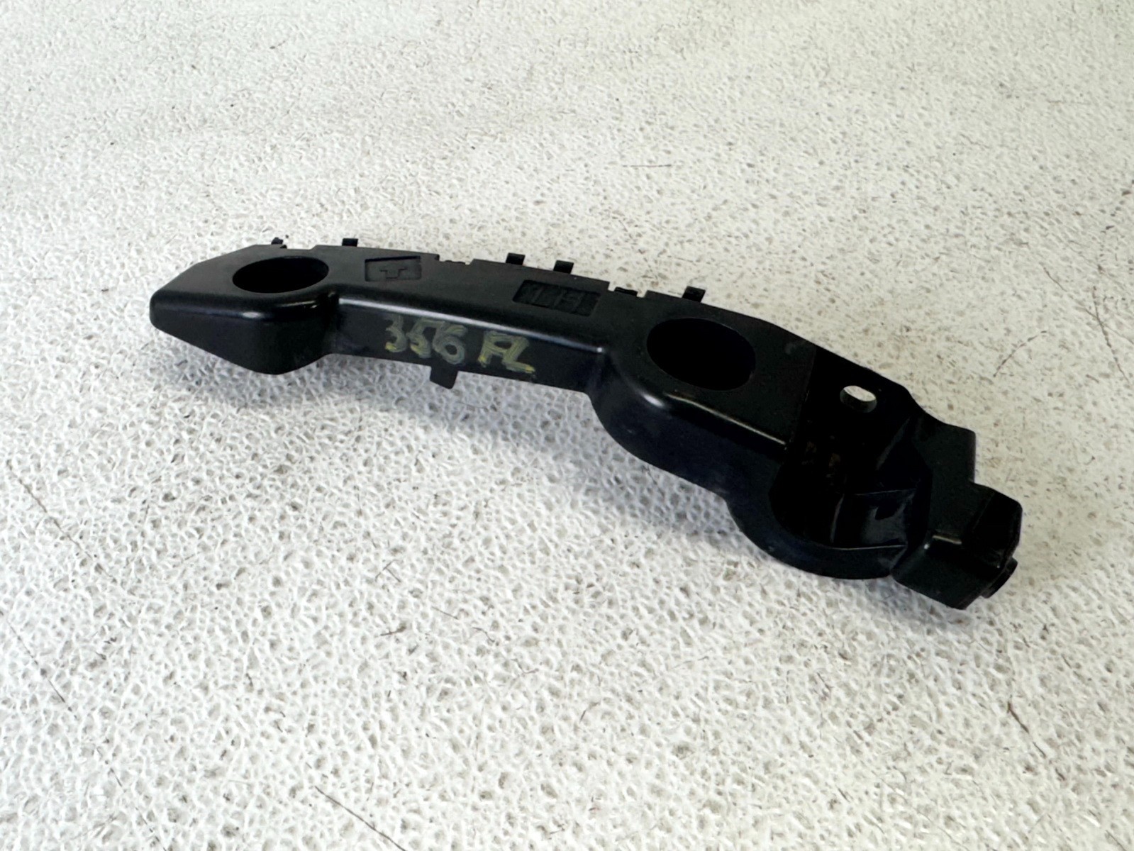 17-19 INFINITI QX30 FRONT LEFT LH DRIVER SIDE BUMPER SUPPORT MOUNT BRACKET