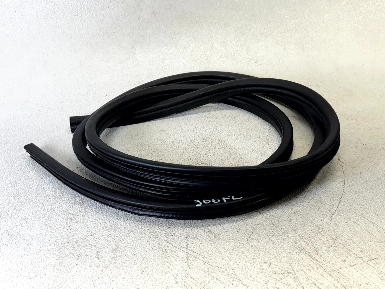 16-20 MITSUBISHI OUTLANDER FRONT LEFT LH DRIVER SIDE DOOR WEATHERSTRIP SEAL