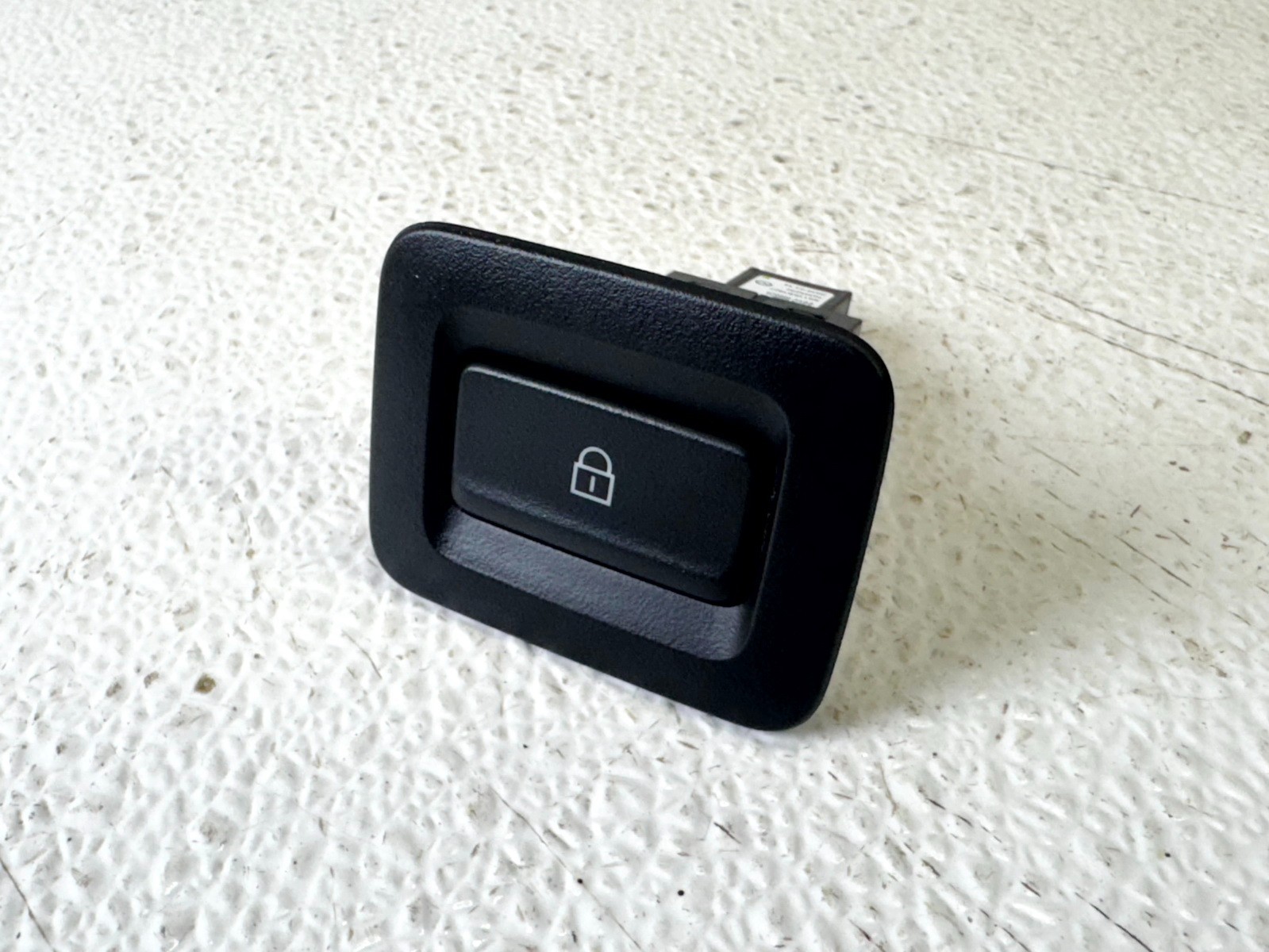 19-25 MAZDA 3 TAILGATE LIFTGATE BACK DOOR TRUNK LOCK CONTROL SWITCH BUTTON