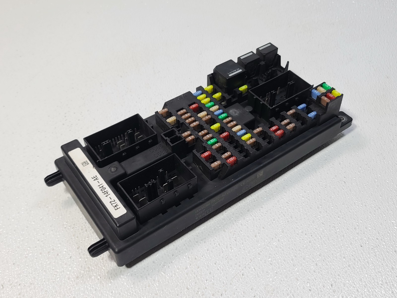 15-17 LAND ROVER DISCOVERY SPORT FRONT POWER FUSE JUNCTION RELAY BOX BLOCK