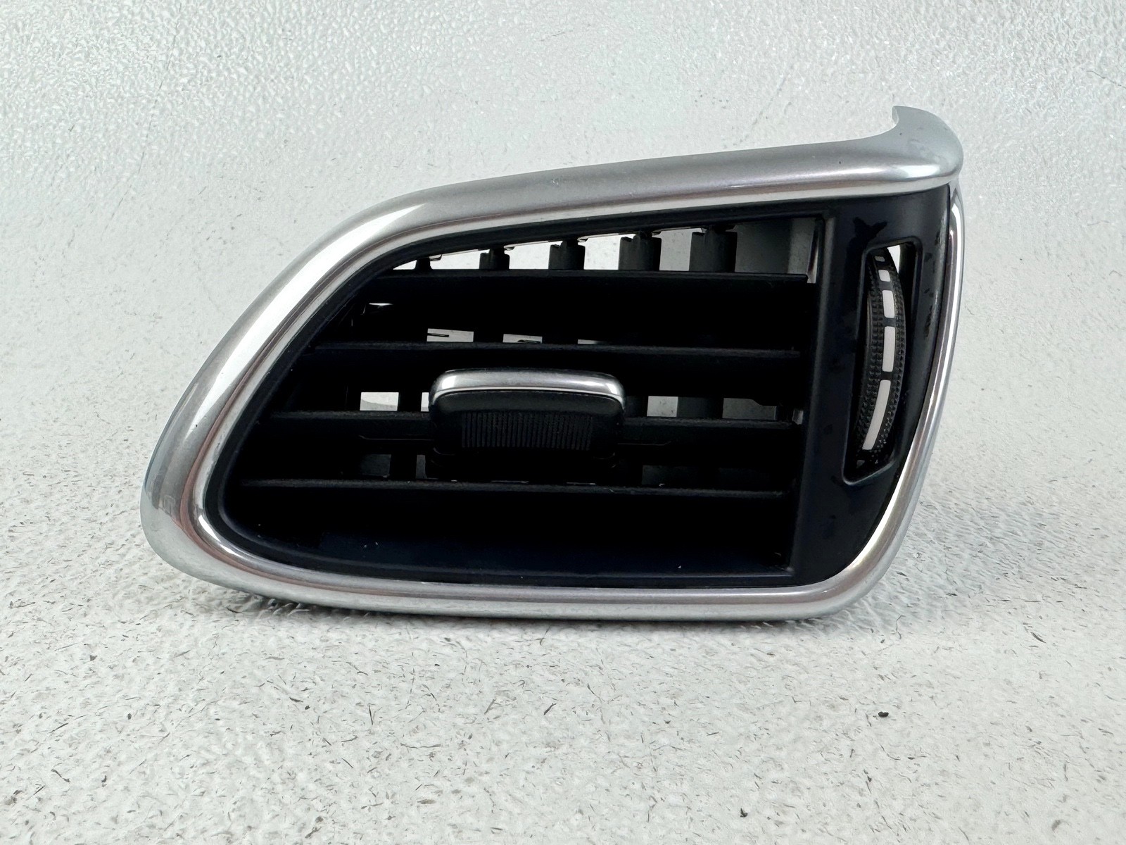 17-19 INFINITI QX30 FRONT RIGHT PASSENGER SIDE DASHBOARD A/C AIR VENT GRILLE