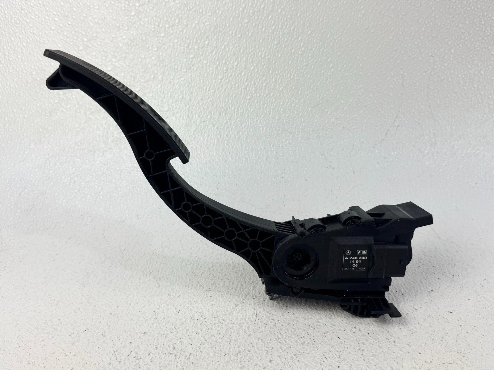 17-19 INFINITI QX30 ACCELERATOR THROTTLE FUEL GAS PEDAL TRAVEL SENSOR