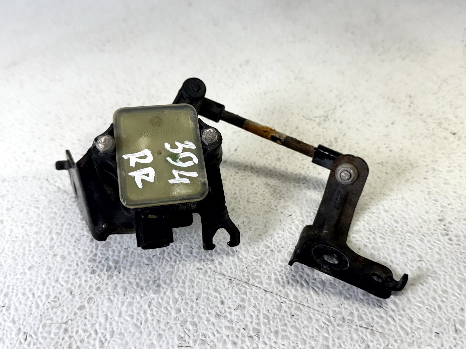 13-20 LINCOLN MKZ REAR RIGHT RH PASS SIDE HEADLIGHT HEIGHT LEVEL SENSOR