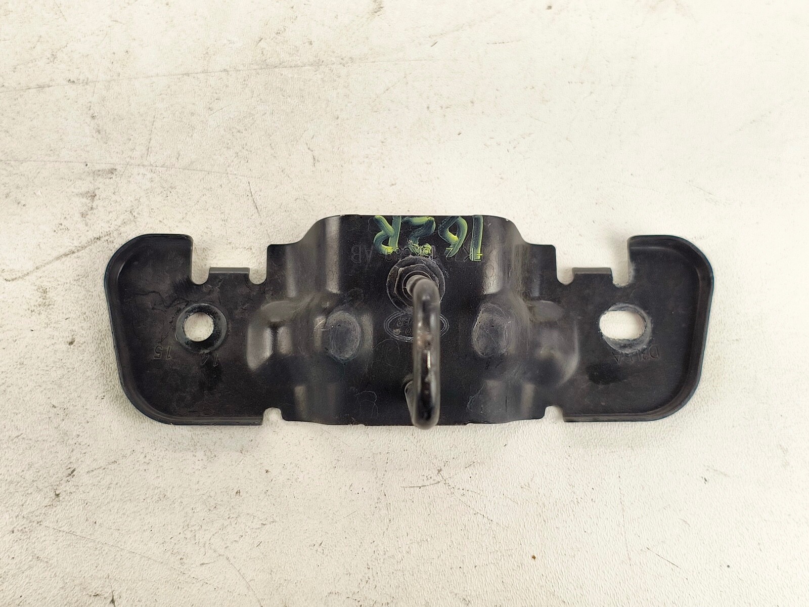15-18 LAND ROVER DISCOVERY SPORT RIGHT SIDE HOOD LATCH LOCK BRACKET