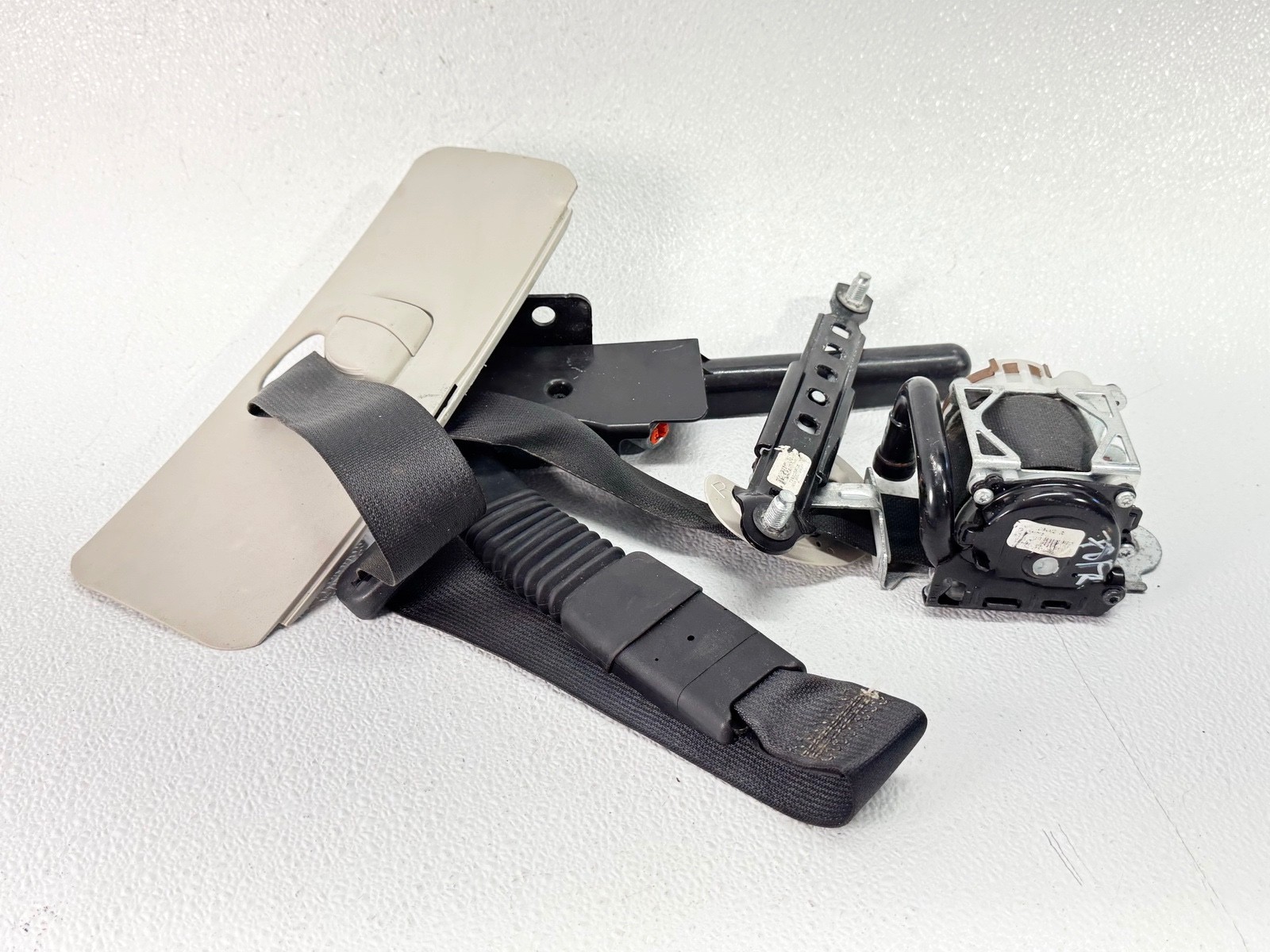 14-20 INFINITI QX60 FRONT RIGHT PASS SIDE SEAT BELT RETRACTOR W/ TRIM PANEL