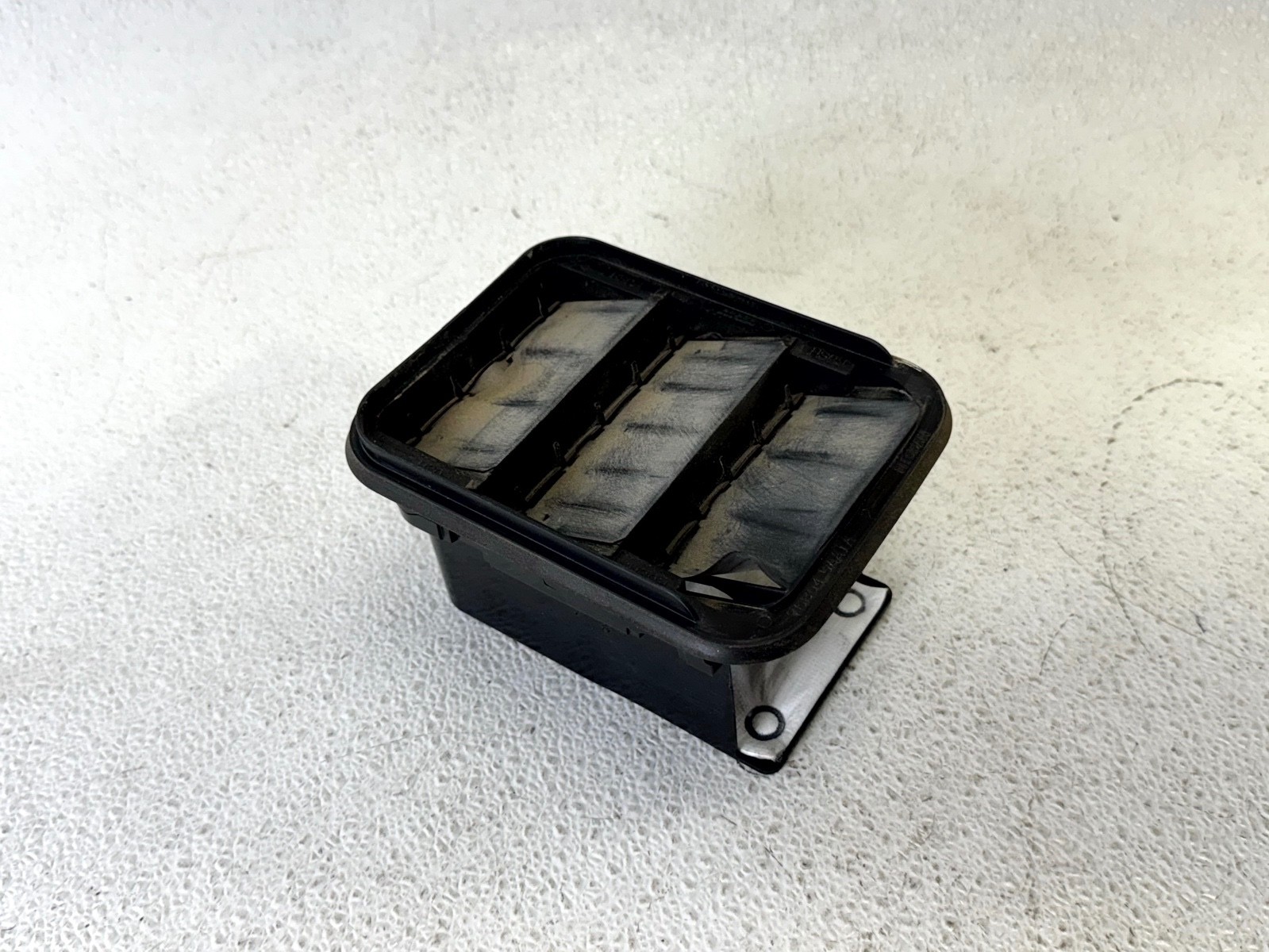 13-20 INFINITI JX35 QX60 REAR LEFT QUARTER AIR DRAFTER PRESSURE VENT TRIM