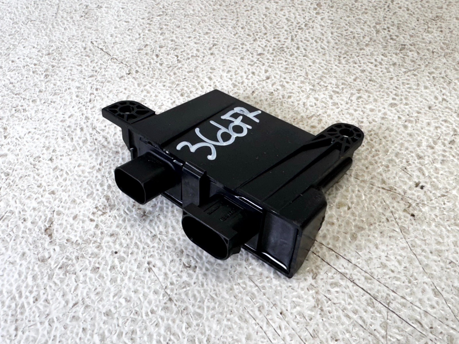 16-20 MITSUBISHI OUTLANDER FRONT RIGHT RH SIDE SEAT OCCUPANCY CONTROL MODULE