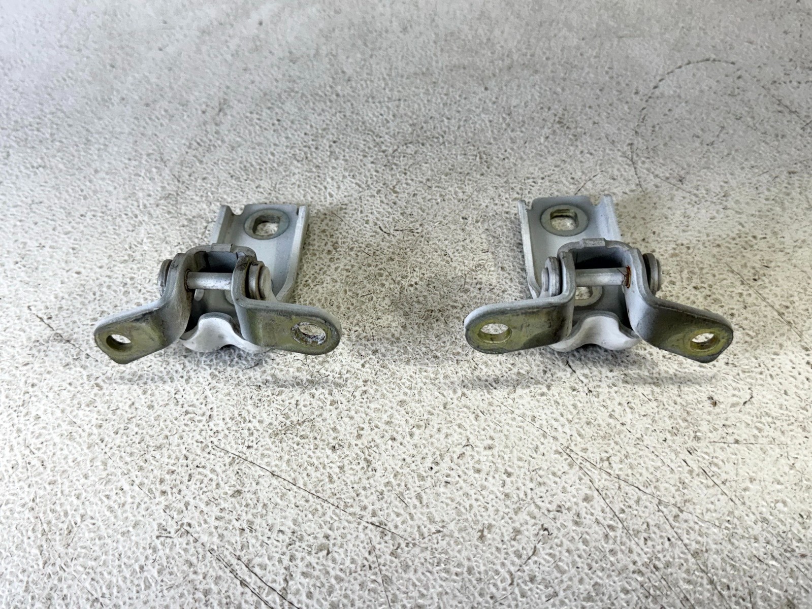 11-16 CHEVROLET CRUZE FRONT LEFT LH DRIVER SIDE DOOR UPPER & LOWER HINGE SET