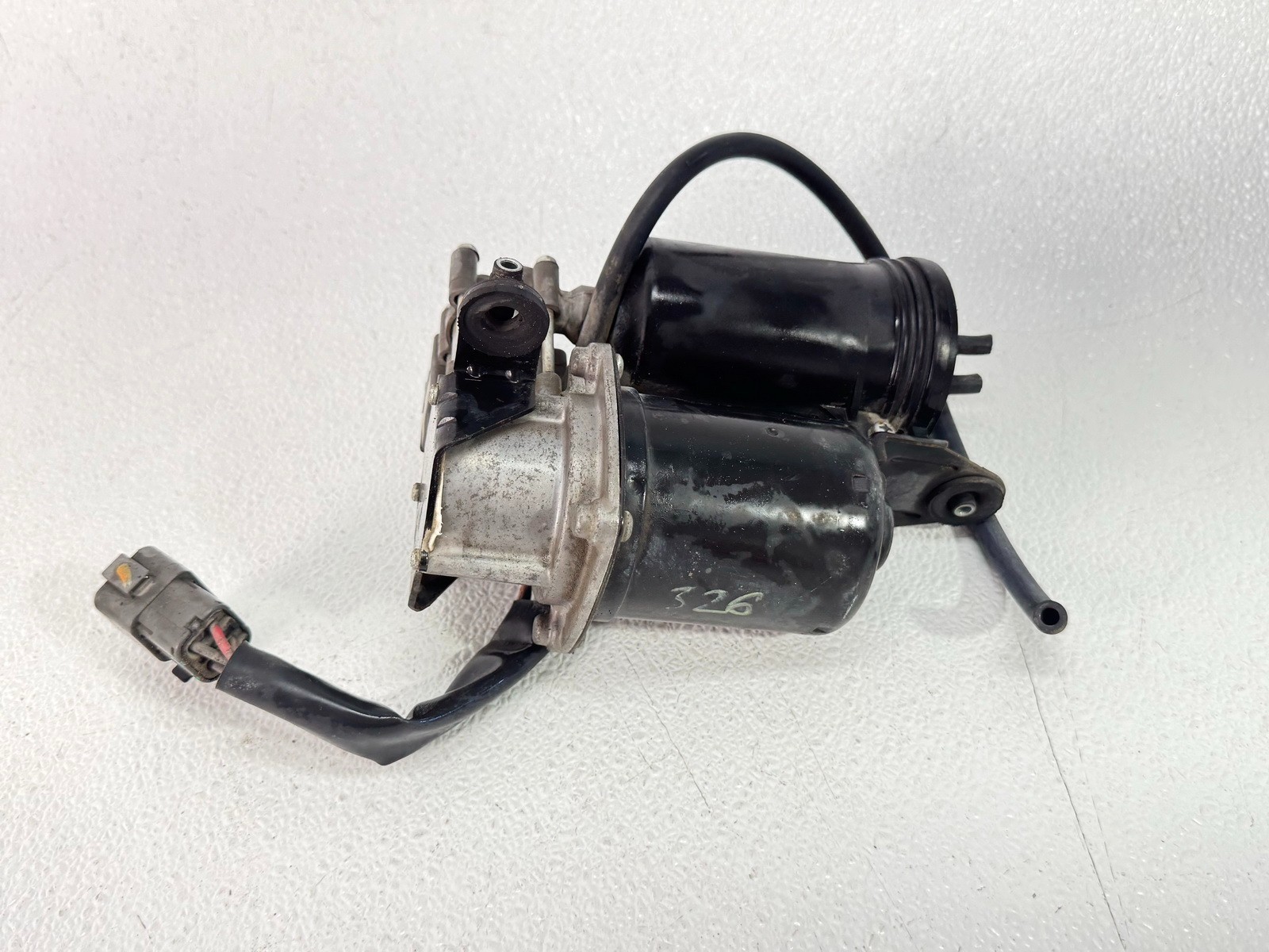 04-15 INFINITI QX80 QX56 5.6L AIR SUSPENSION COMPRESSOR PUMP ASSEMBLY