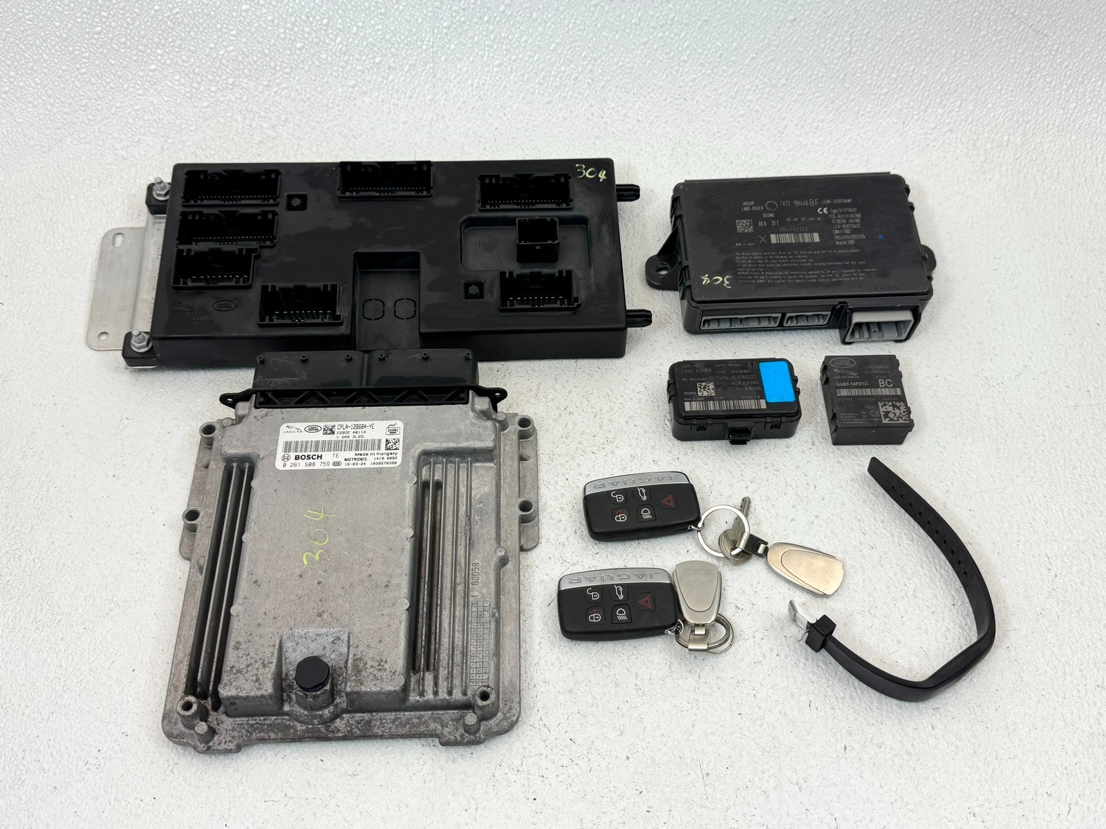 17-20 JAGUAR F-PACE TIRE PRESSURE KEYLESS ENTRY ECU MODULE W / 2 KEY FOB SET