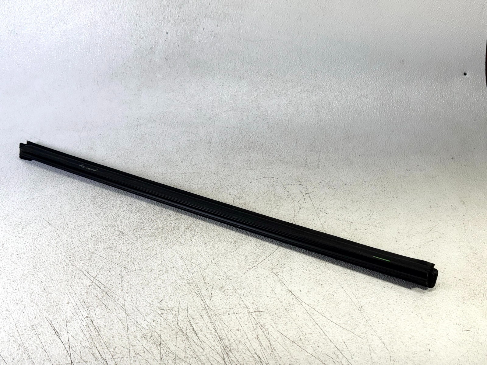 16-23 MAZDA CX-9 CX9 FRONT LEFT SIDE DOOR INNER WINDOW BELT SEAL
