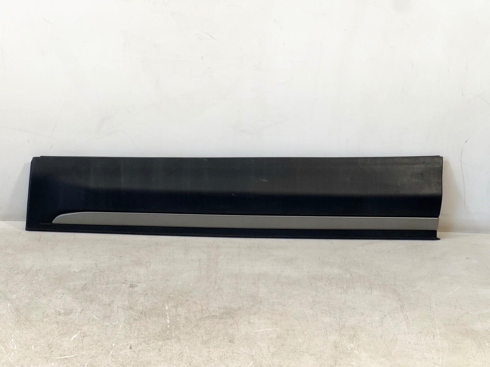 12-15 RANGE ROVER EVOQUE FRONT RIGHT RH PASS SIDE DOOR LOWER MOLDING PANEL