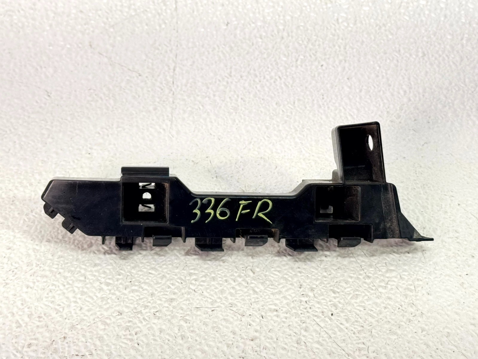 18-22 HONDA ACCORD FRONT RIGHT RH PASS SIDE BUMPER SPACER MOUNT BRACKET