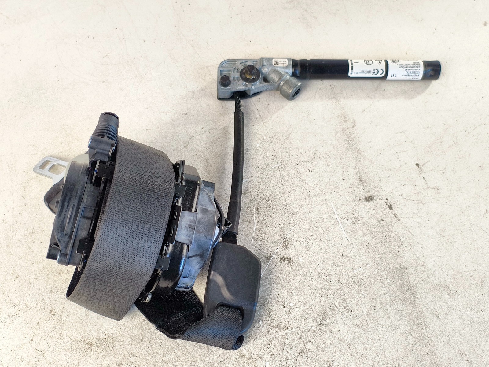 17-23 TESLA MODEL 3 FRONT RIGHT RH PASS SIDE SEAT BELT RETRACTOR W/TENSIONER