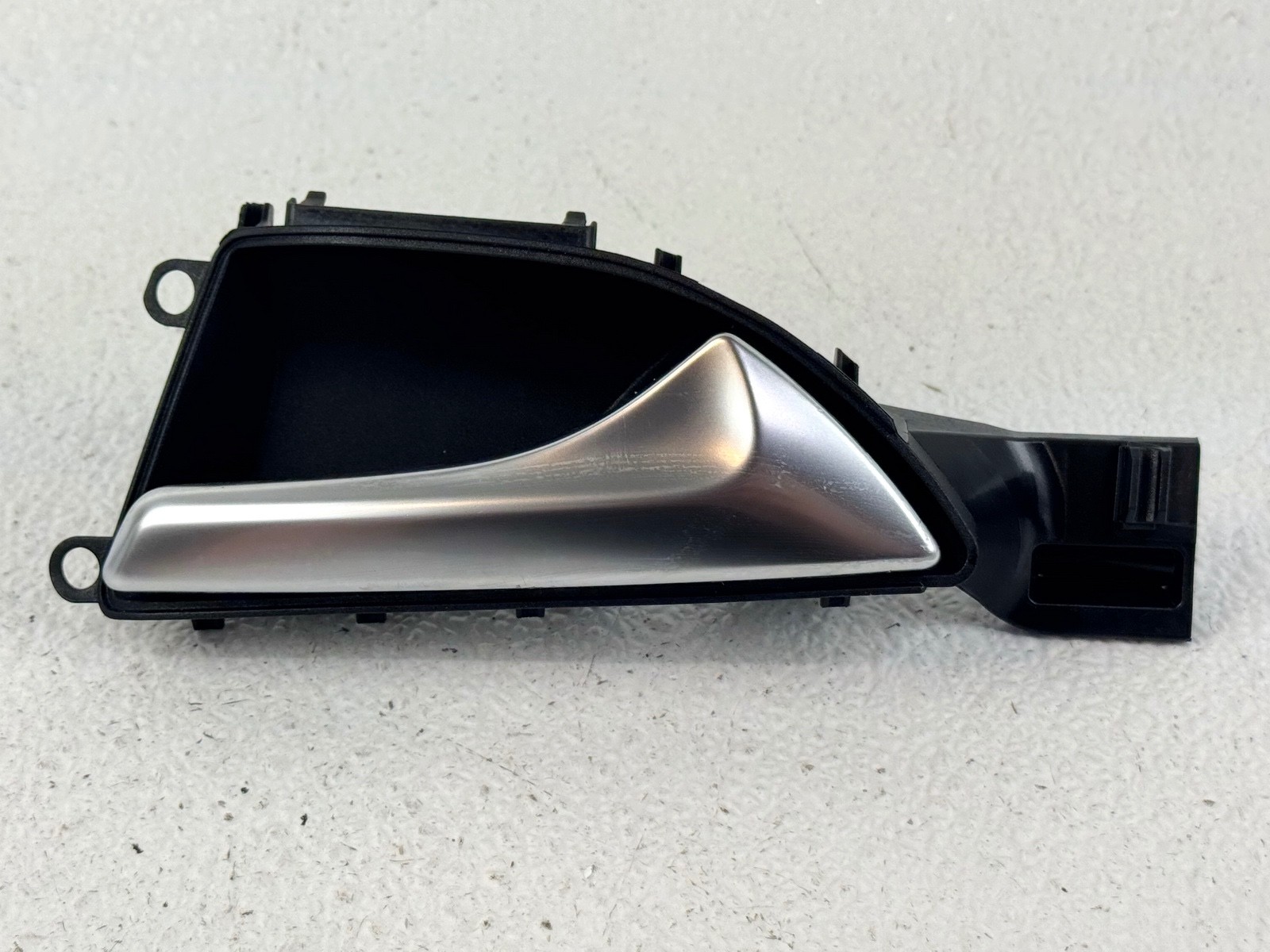 17-19 INFINITI QX30 FRONT RIGHT PASSENGER SIDE INSIDE INTERIOR HANDLE BEZEL