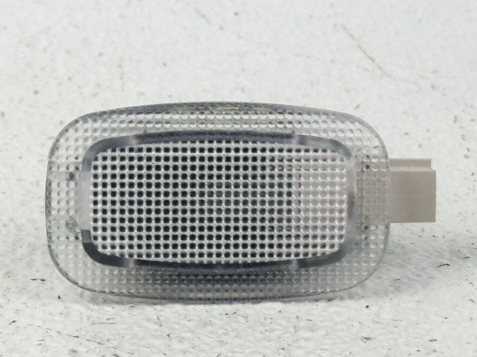 17-19 INFINITI QX30 INTERIOR COURTESY LIGHT LAMP