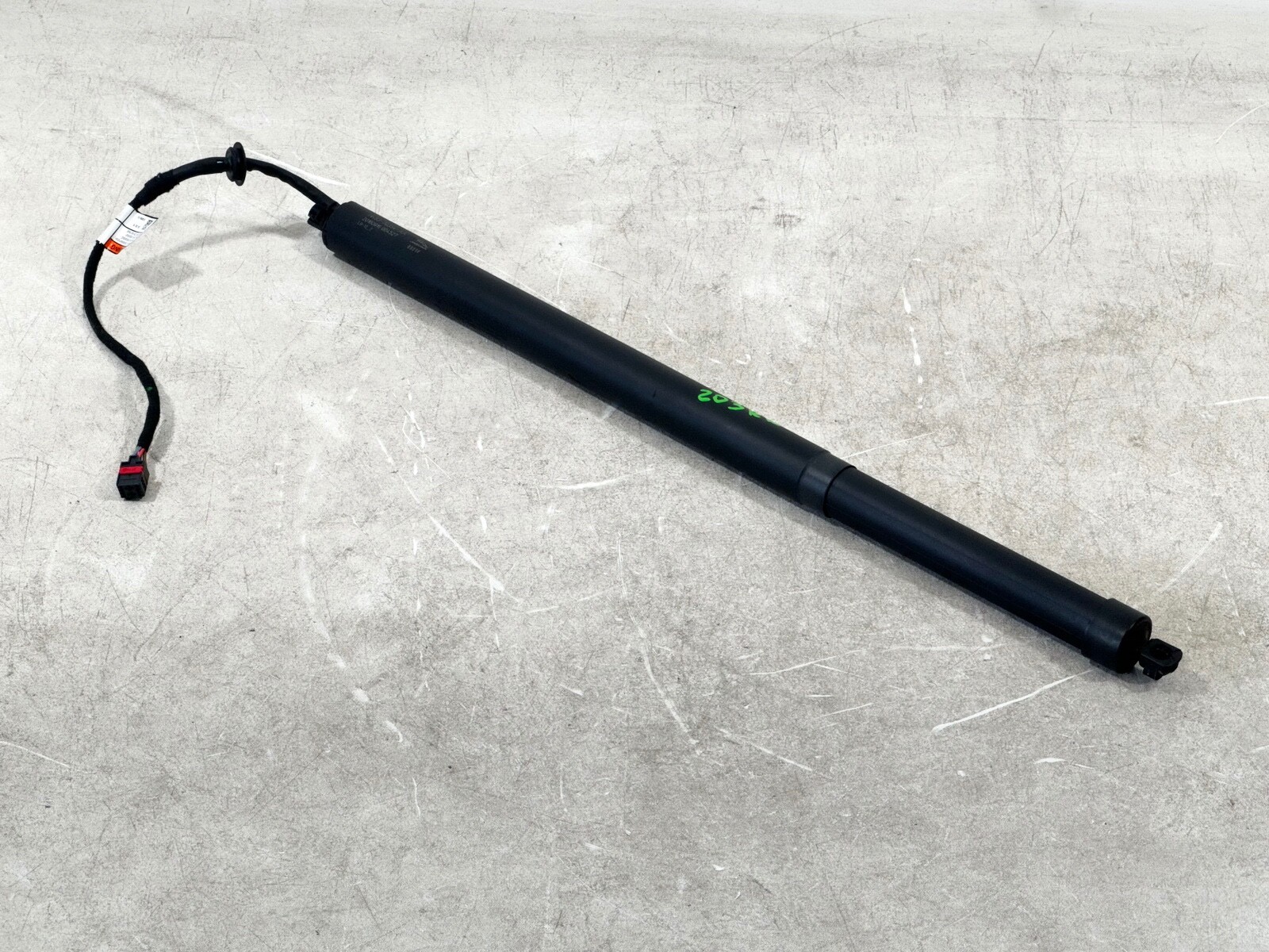 17-23 JAGUAR F-PACE REAR RIGHT POWER TAILGATE CYLINDER SUPPORT STRUT LIFT