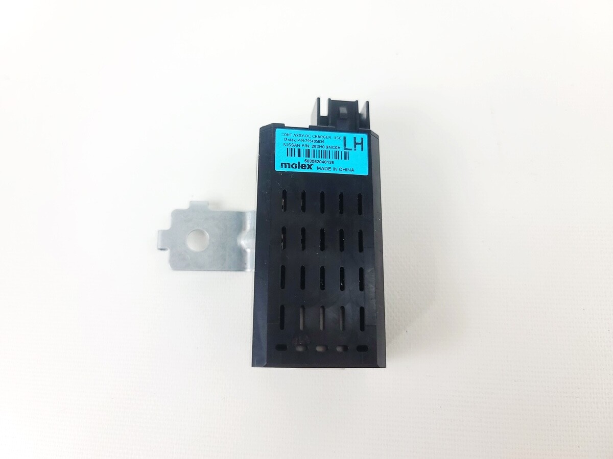16-20 INFINITI QX60 LEFT LH DRIVER SIDE USB DC CHARGER PORT MEDIA HUB UNIT