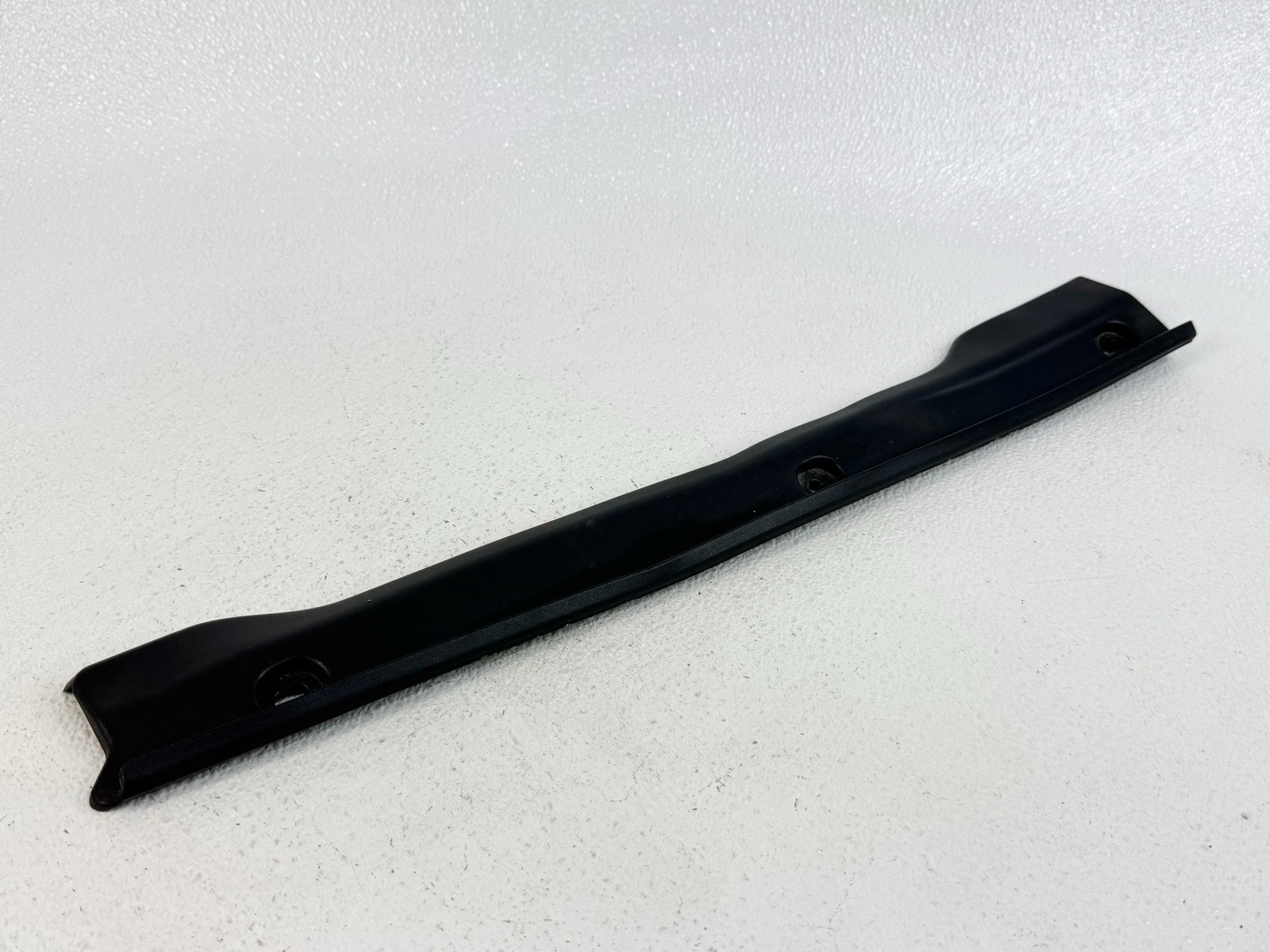19-24 MAZDA 3 HATCHBACK FRONT LEFT DRIVER SIDE LEDGE FENDER UPPER SEAL STRIP