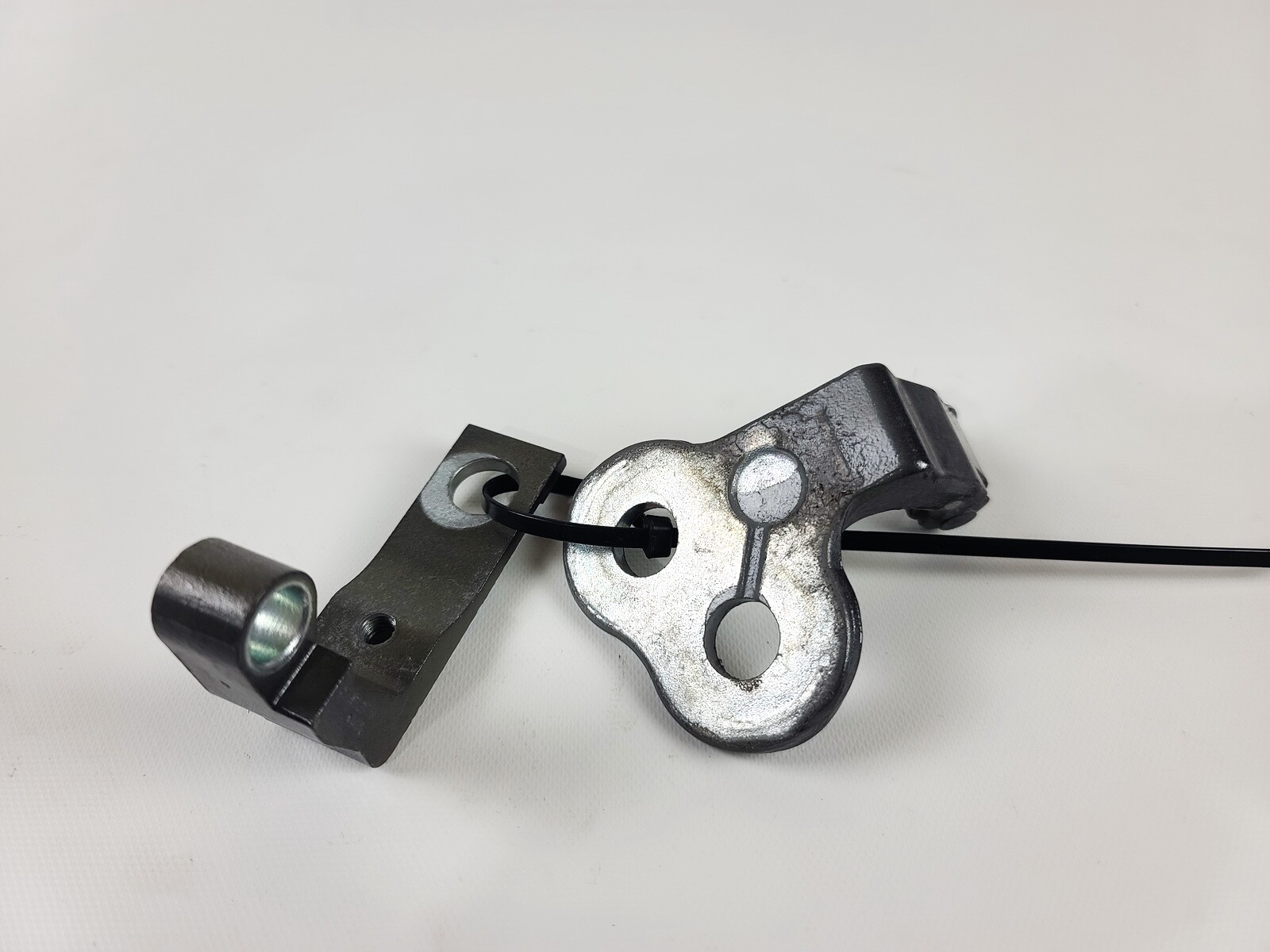13-18 FORD C-MAX FRONT RIGHT RH PASSENGER SIDE DOOR UPPER LOWER MOUNT HINGE