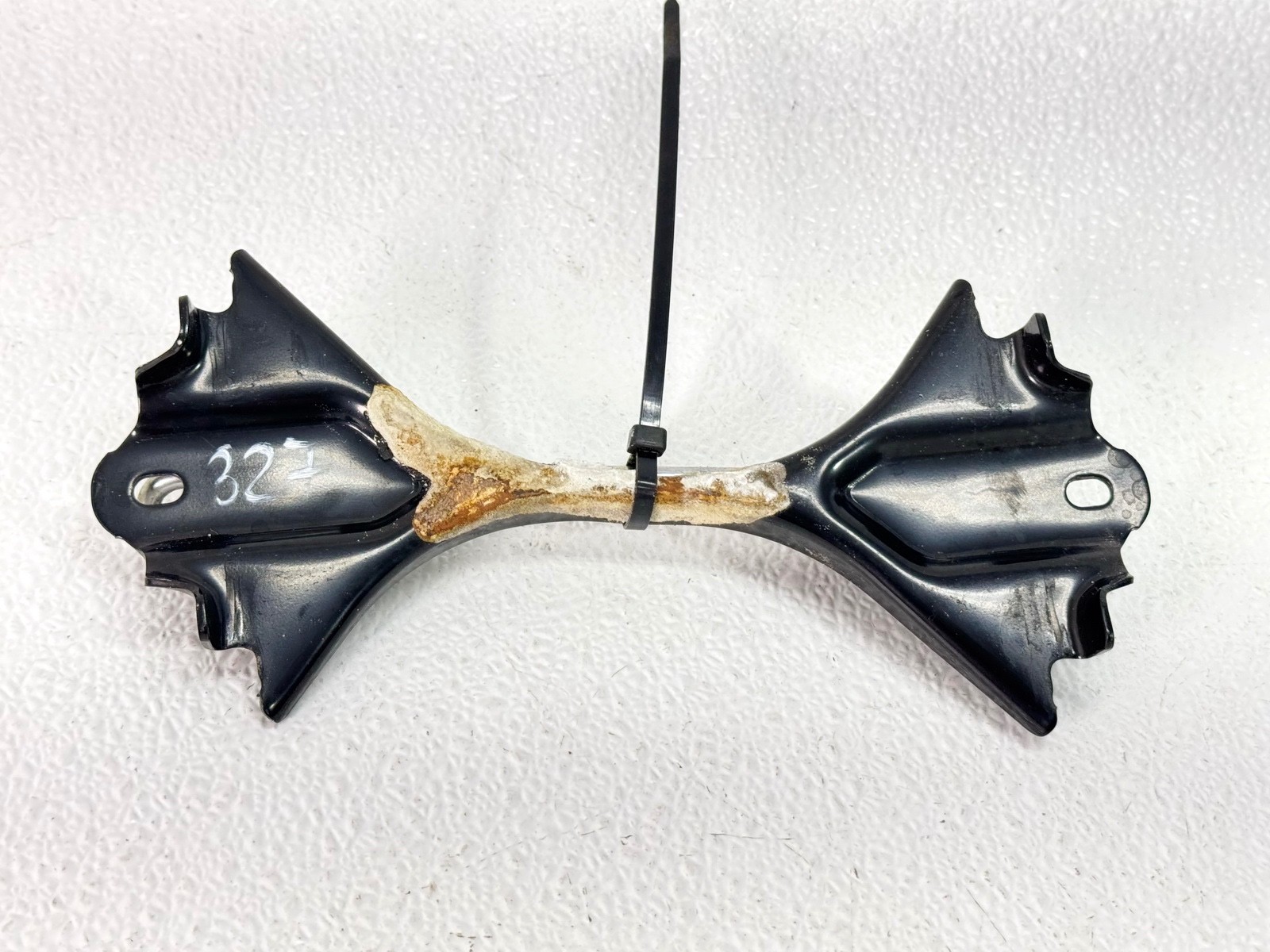 16-23 MAZDA CX-9 CX9 LEFT CLAMP BATTERY HOLD DOWN UPPER TRAY RETAINER MOUNT