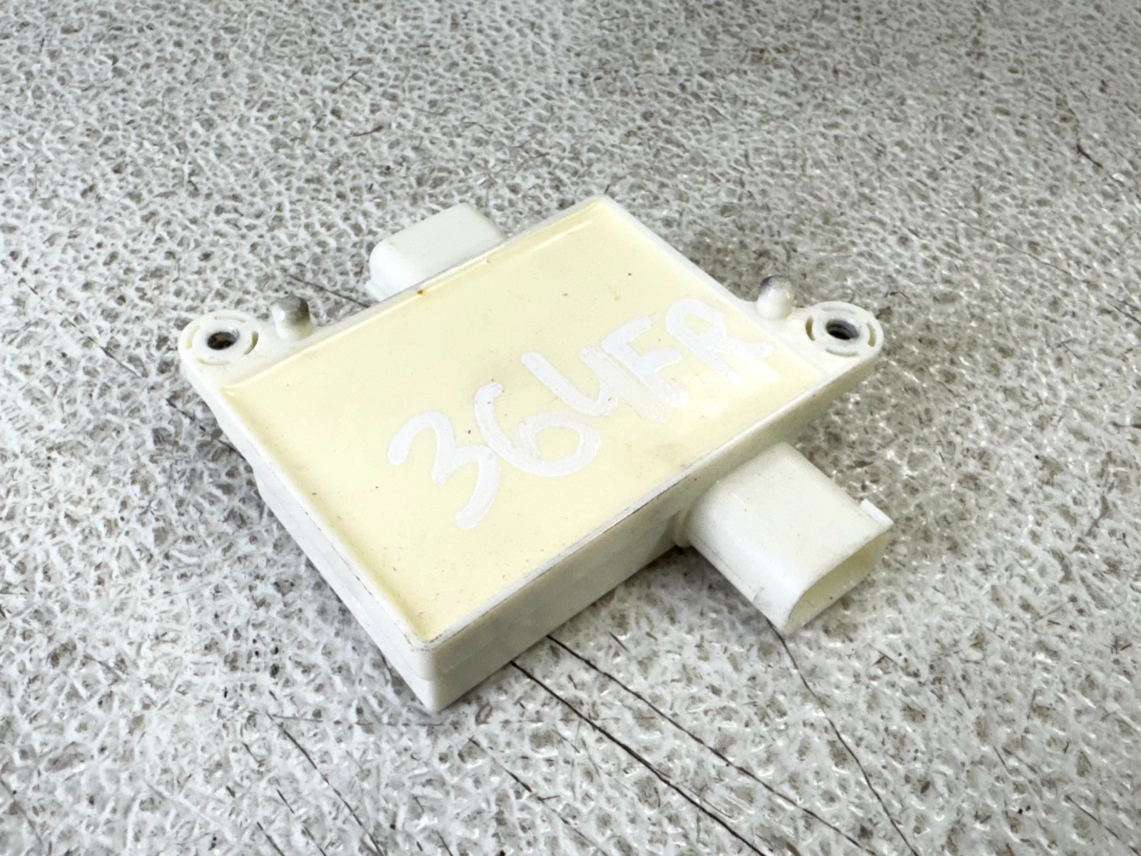 16-20 KIA SORENTO FRONT RIGHT RH PASS SIDE SEAT OCCUPANT CONTROL SENSOR