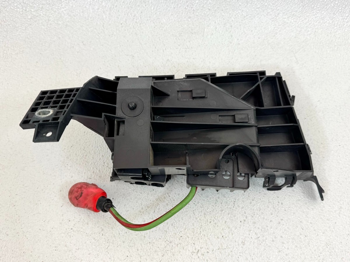 13-16 LINCOLN MKZ ENGINE FUSE JUNCTION BOX MOUNT SUPPORT BRACKET