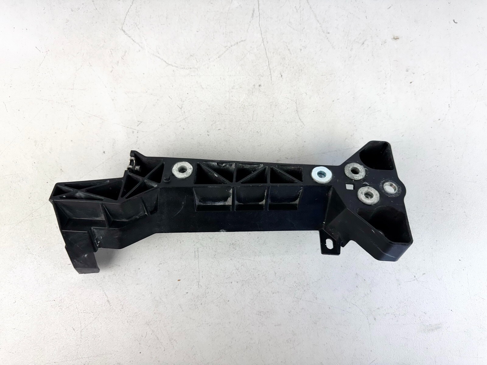 14-24 INFINITI Q50 Q60 RADIATOR LEFT LH DRIVER SIDE MOUNT BRACKET SUPPORT