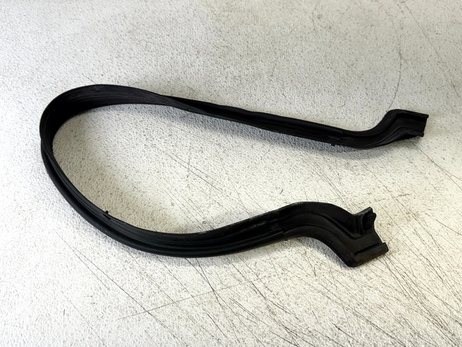 11-16 CHEVROLET CRUZE FRONT HOOD BONNET EDGE WEATHERSTRIP RUBBER SEAL