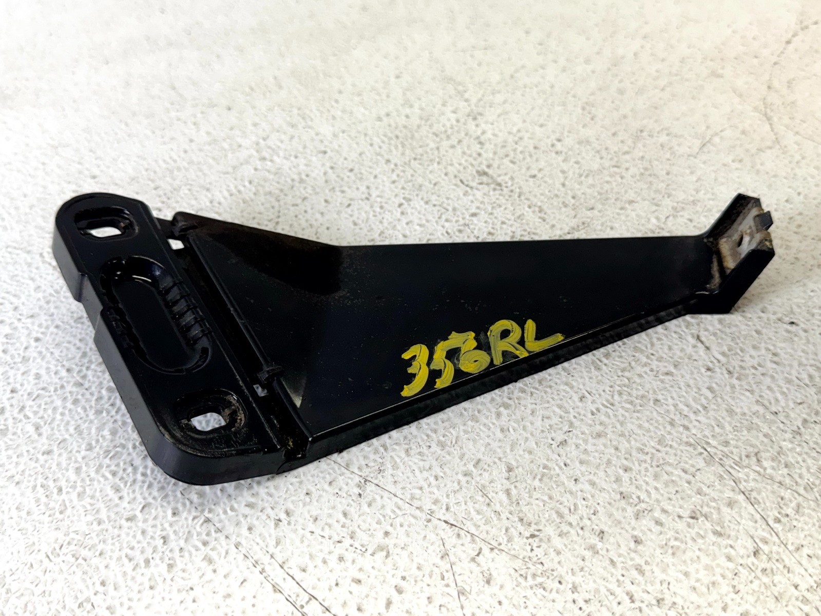 17-19 INFINITI QX30 REAR LEFT LH DRIVER SIDE BUMPER SUPPORT MOUNT BRACKET