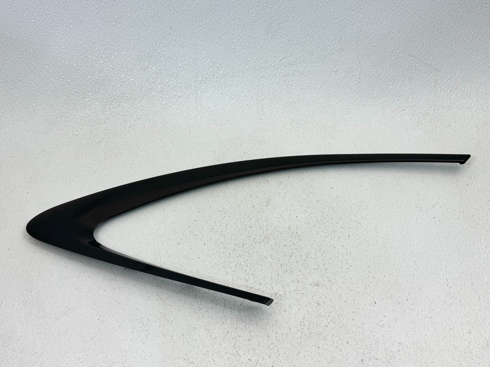 17-20 JAGUAR F-PACE REAR RIGHT RH PASS SIDE QUARTER WINDOW TRIM MOLDING