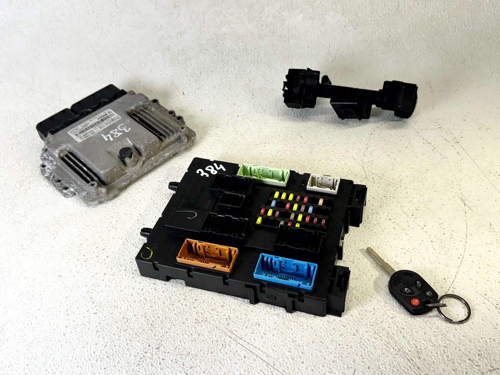 12-18 FORD FOCUS ECU ENGINE & BODY CONTROL MODULE FUSE BOX W / KEY FOB