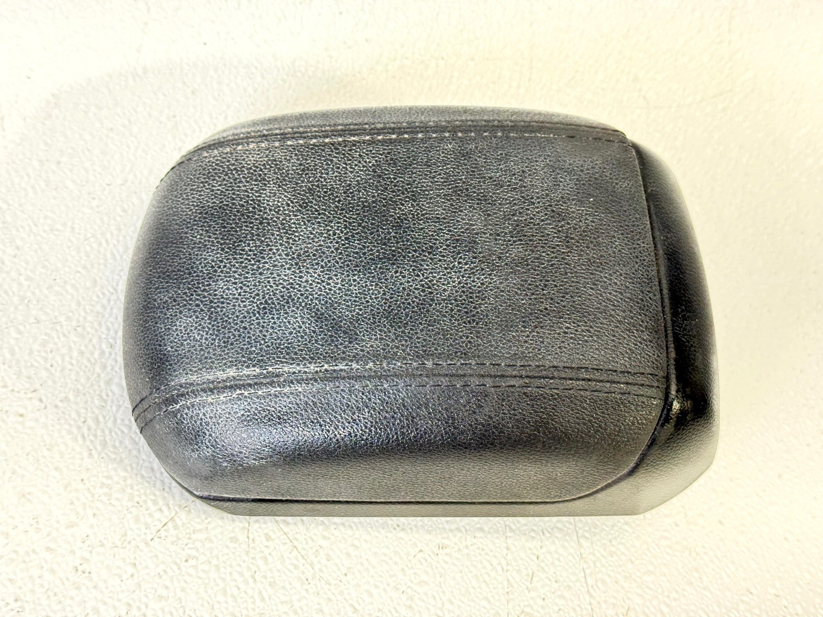 10-16 CHEVROLET CRUZE CENTER CONSOLE ARMREST ARM REST LID TOP COVER TRIM