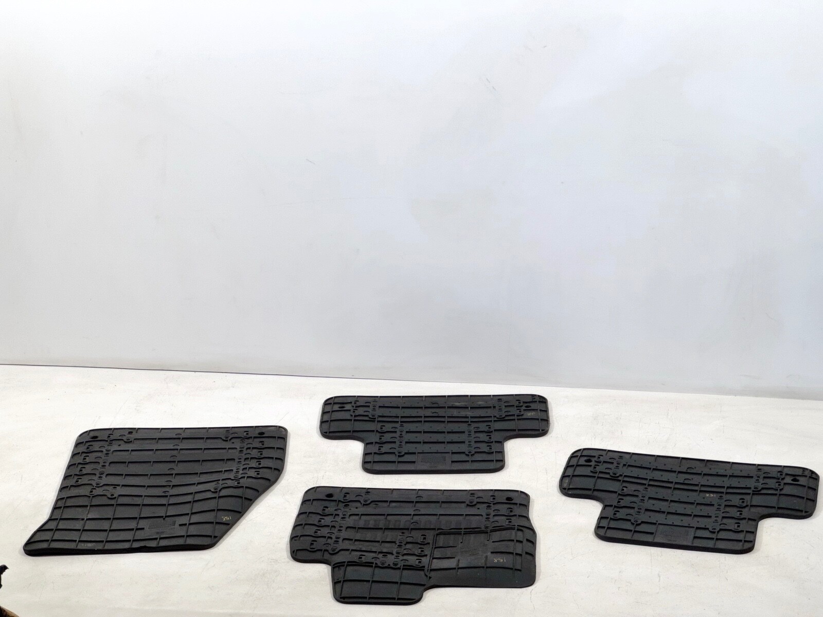 12-19 RANGE ROVER EVOQUE FLOOR RUBBER MAT SET OF 4