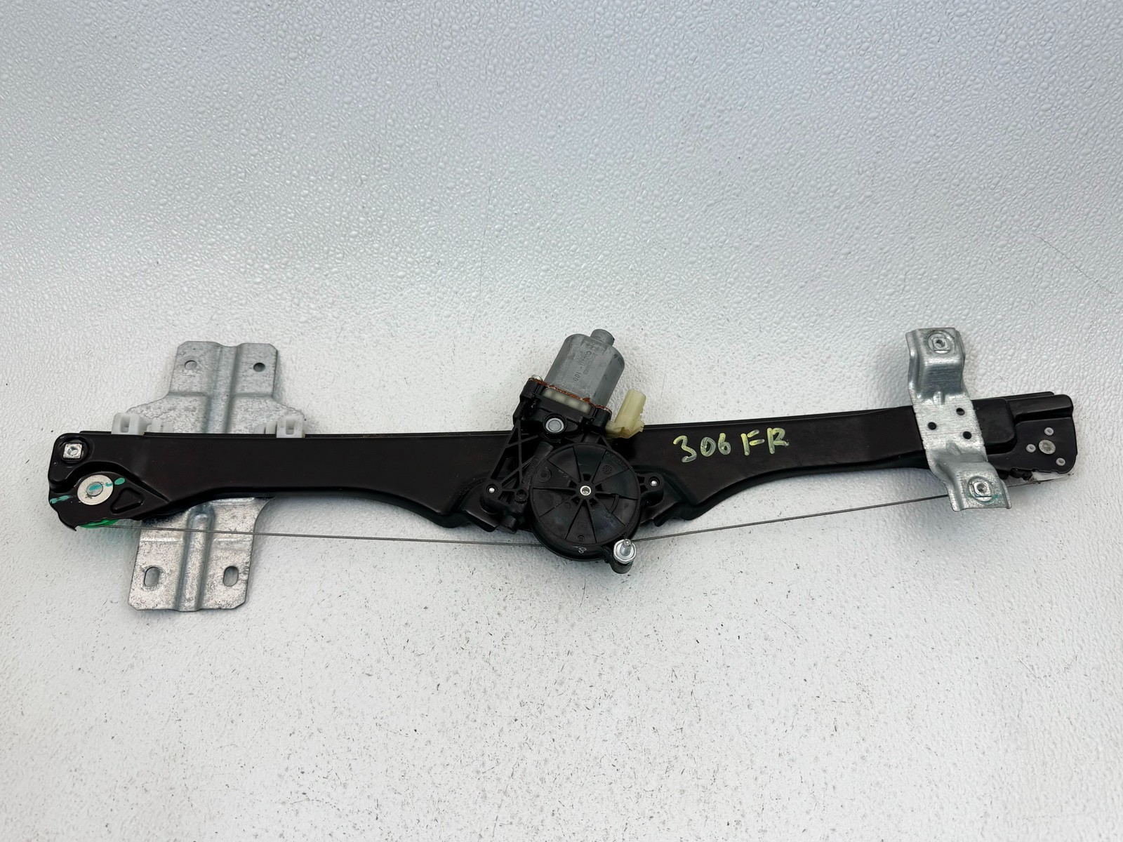 13-17 GMC ACADIA LIMITED FRONT RIGHT RH SIDE DOOR WINDOW REGULATOR W / MOTOR