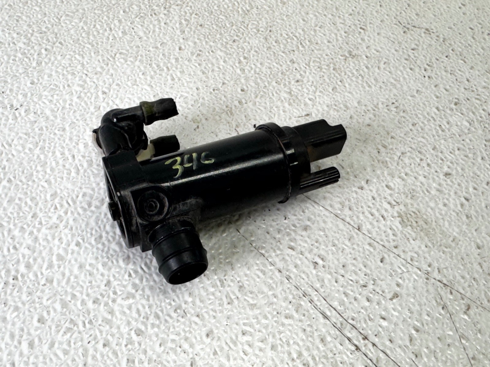 14-20 NISSAN ROGUE WINDSHIELD WASHER PUMP ASSEMBLY