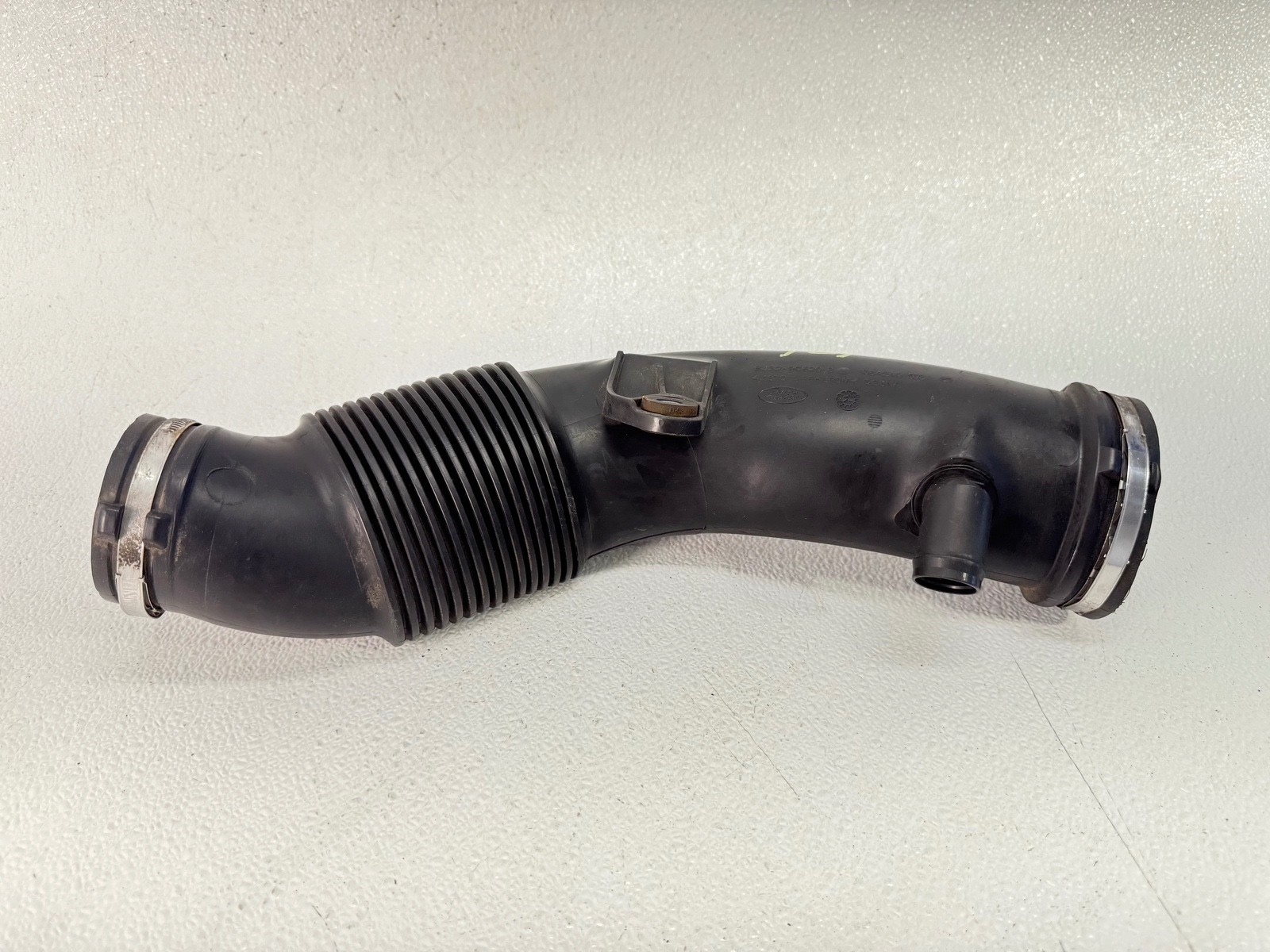 12-19 RANGE ROVER EVOQUE ENGINE MOTOR AIR INTAKE TUBE HOSE PIPE