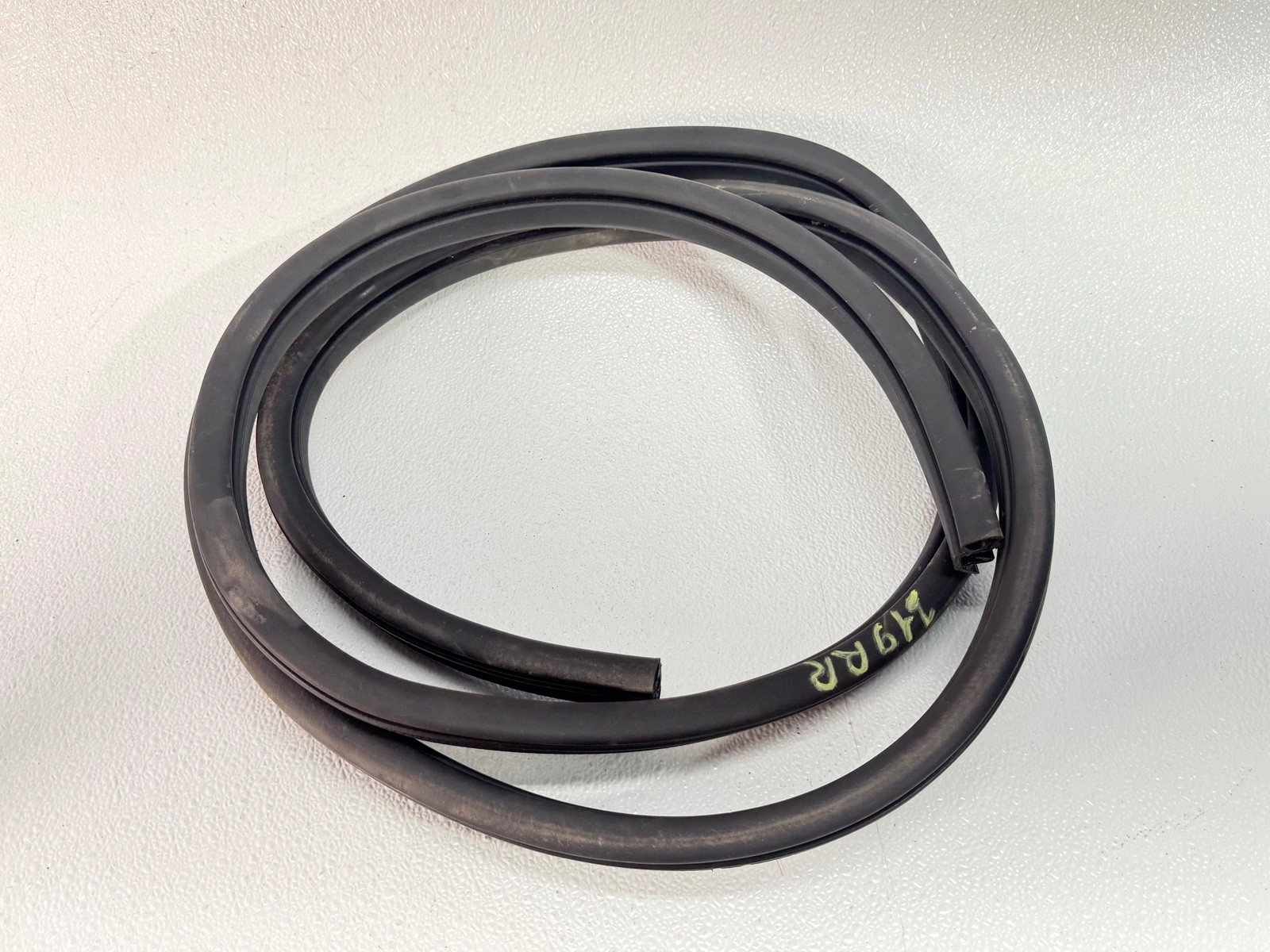 13-19 FORD ESCAPE REAR RIGHT PASSENGER RH SIDE DOOR WEATHERSTRIP SEAL COVER