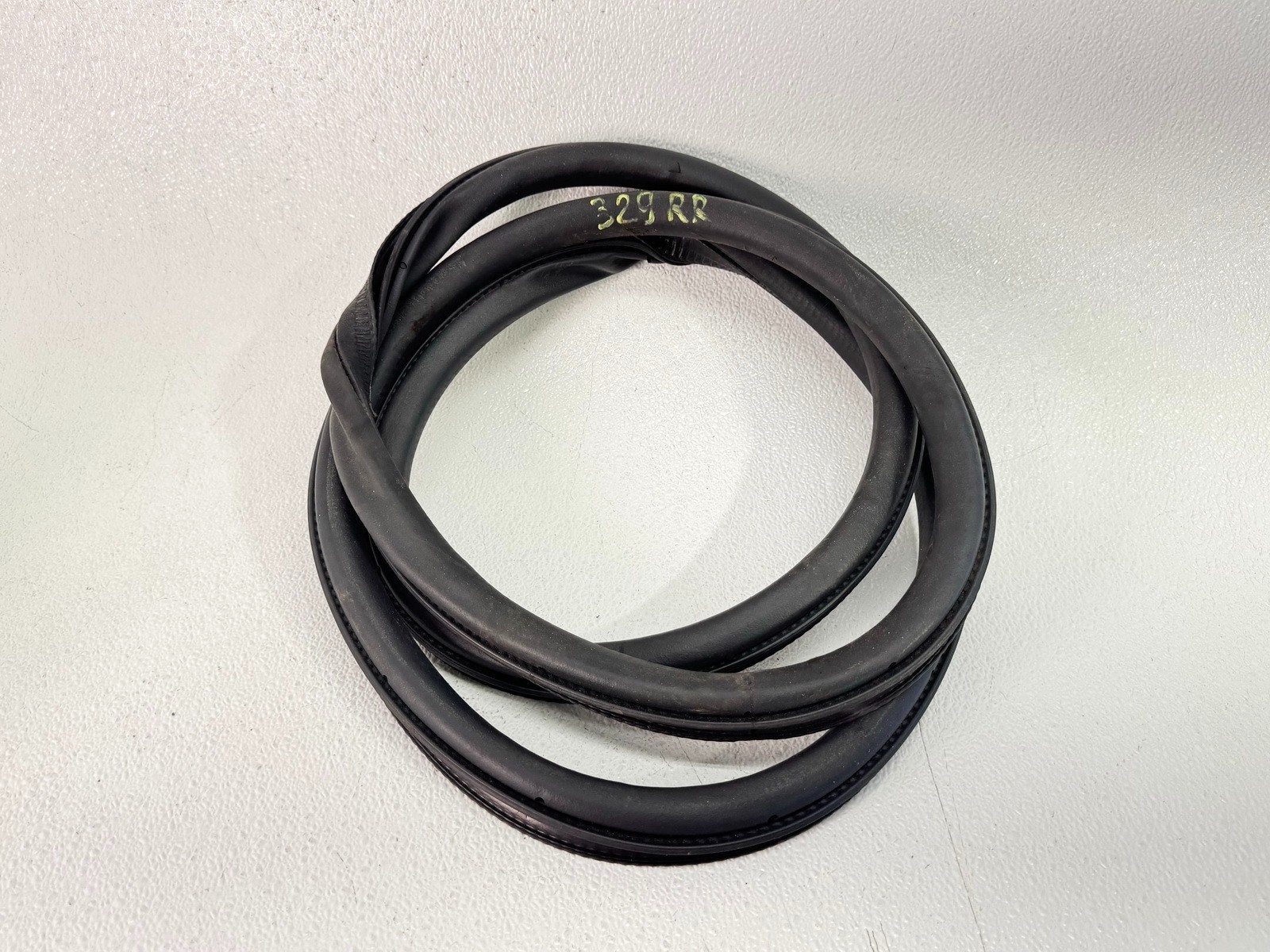 13-20 LINCOLN MKZ REAR RIGHT RH PASS SIDE DOOR WEATHERSTRIP RUBBER SEAL