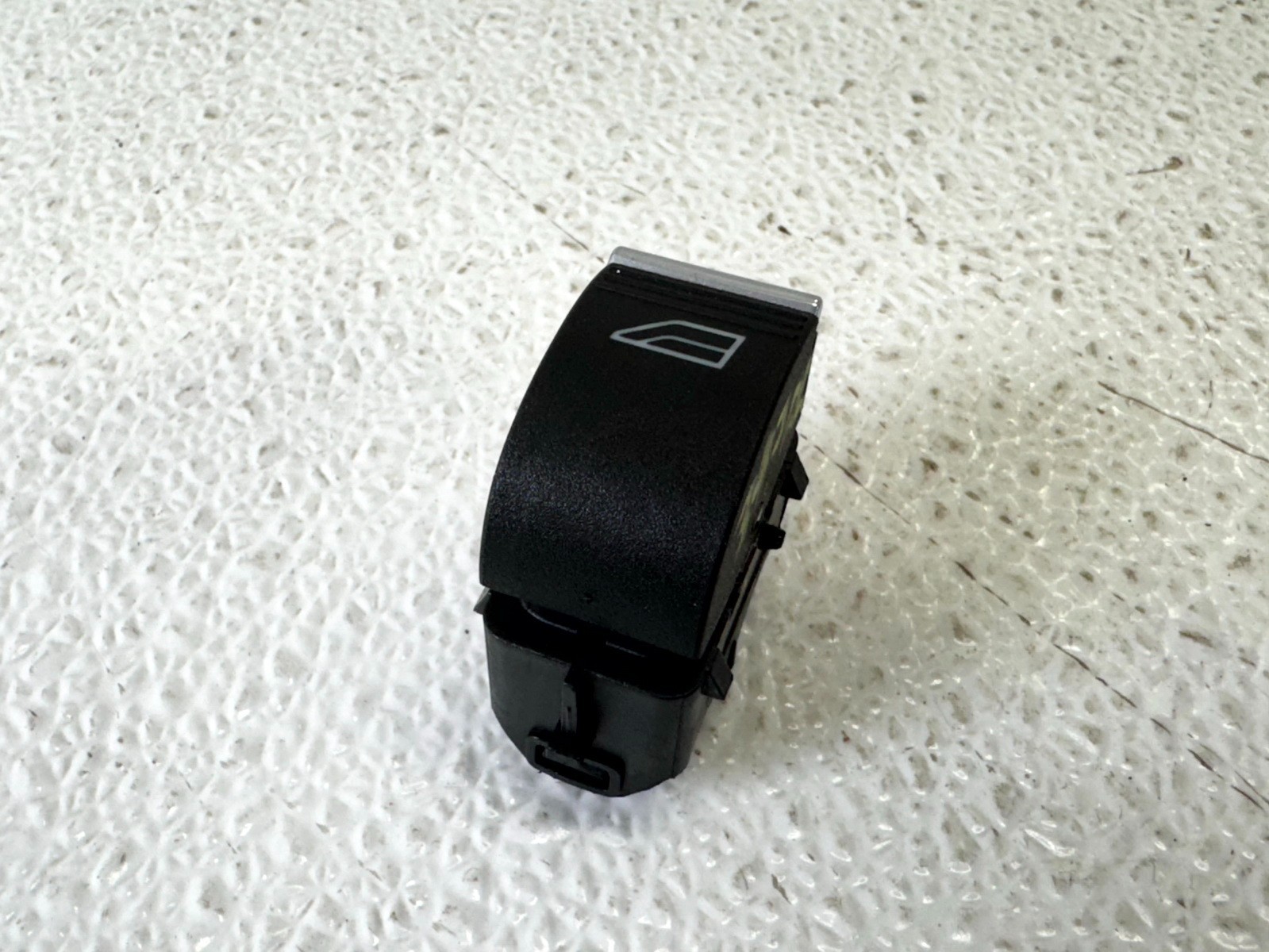 17-19 FORD ESCAPE REAR RIGHT RH PASS SIDE DOOR WINDOW CONTROL SWITCH BUTTON