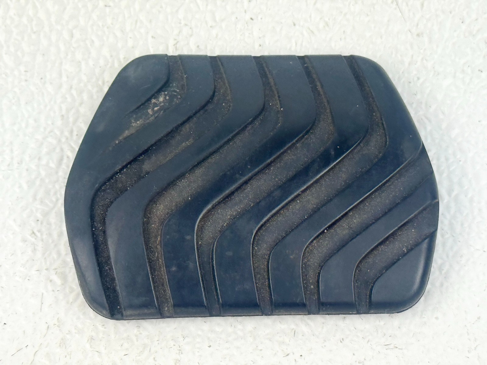 14-20 NISSAN ROGUE FRONT LEFT LH DRIVER SIDE BRAKE PEDAL STOP PAD COVER