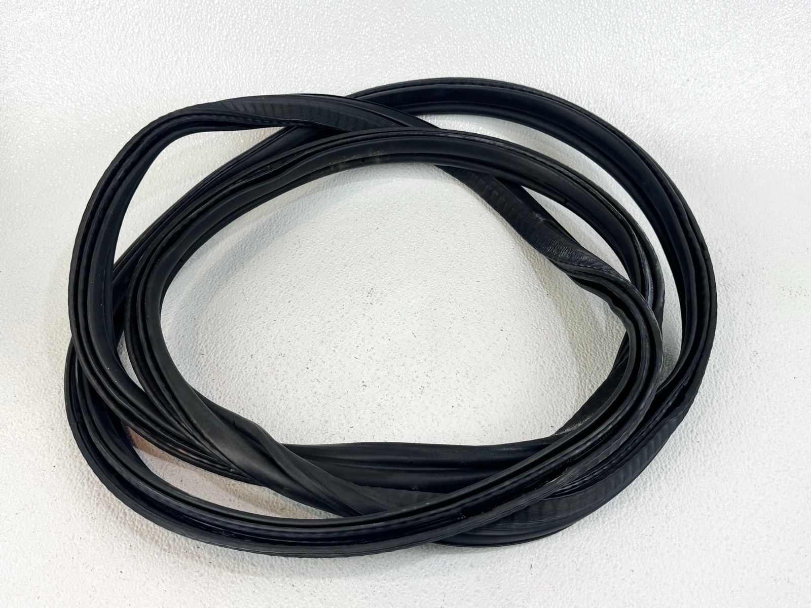 17-23 JAGUAR F-PACE REAR TAILGATE LIFTGATE BACK DOOR BODY WEATHERSTRIP SEAL