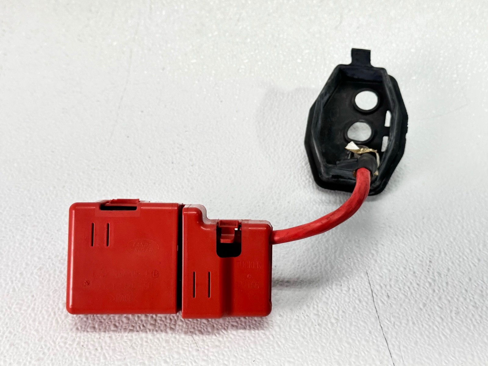 12-19 RANGE EVOQUE BATTERY POSITIVE CABLE COVER