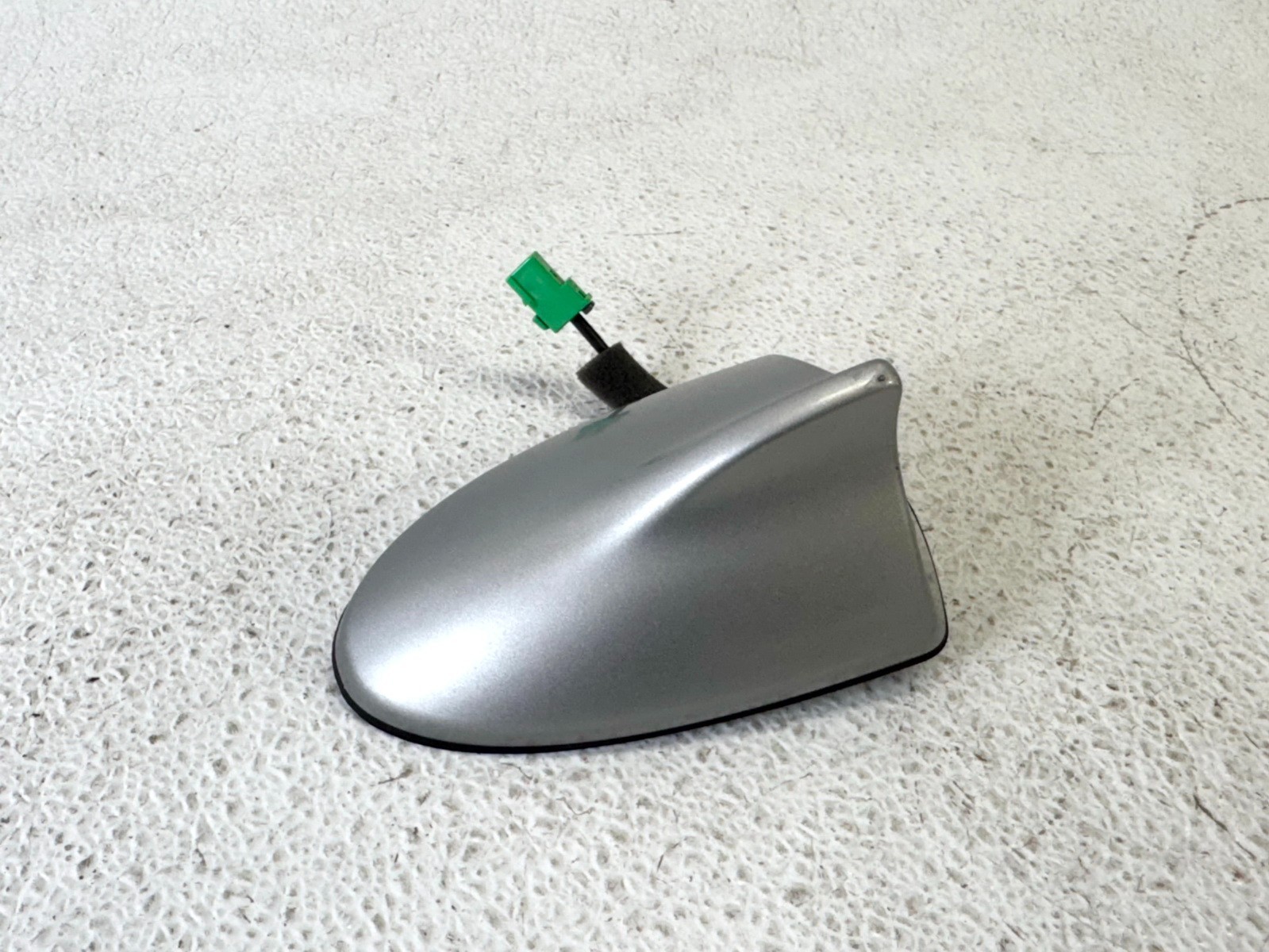 17-19 INFINITI QX30 EXTERIOR ROOF SHARK FIN RADIO ANTENNA MODULE W / CAP