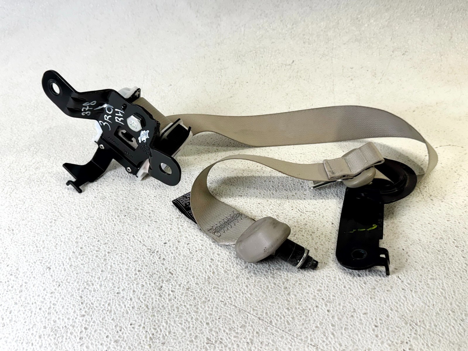 15-21 KIA SEDONA REAR 3RD ROW RIGHT PASS SIDE SEAT BELT SEATBELT RETRACTOR
