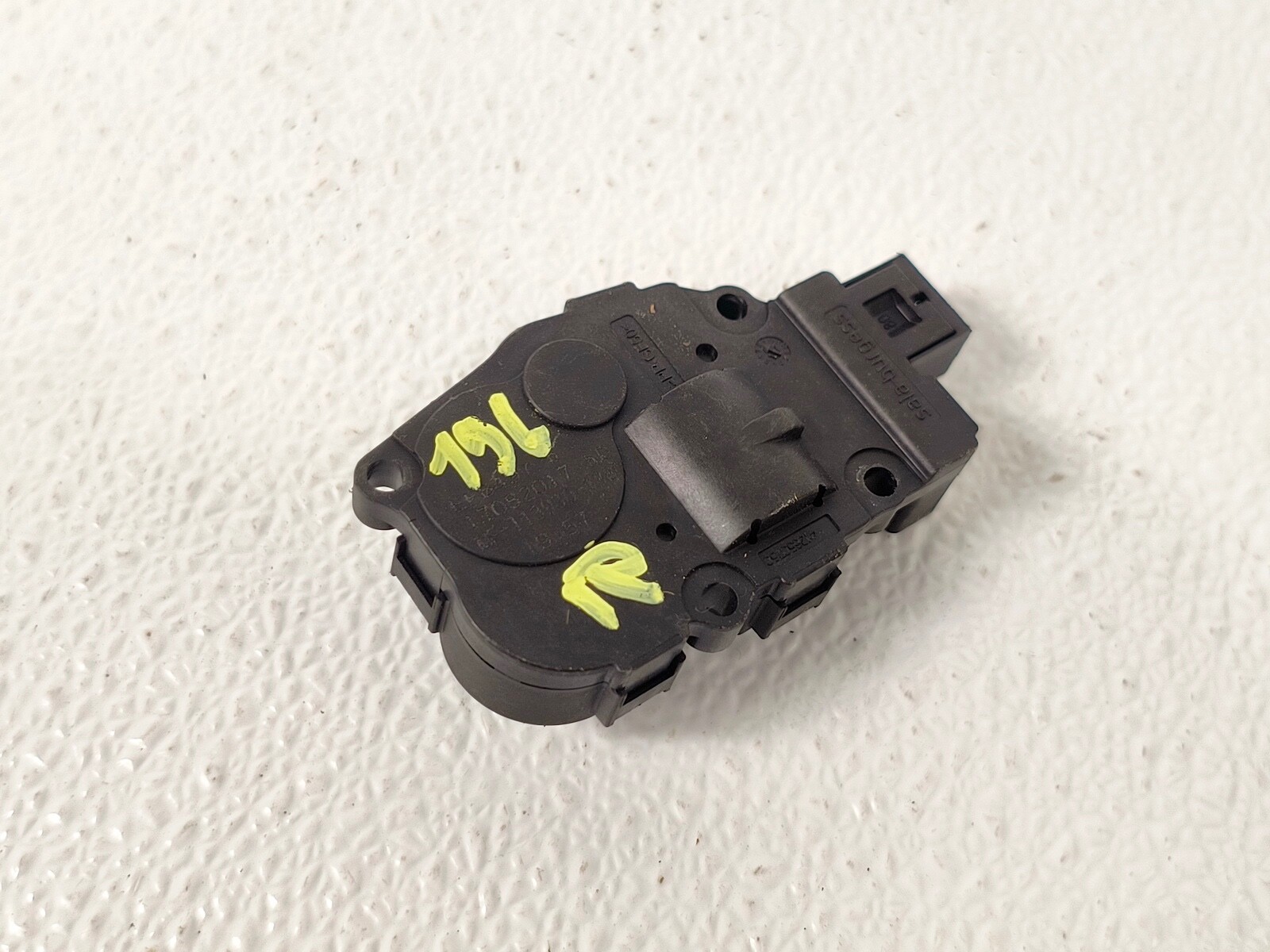 17-23 JAGUAR XE F-PACE RIGHT SIDE HVAC HEATER AIR VENT FLAP ACTUATOR MOTOR