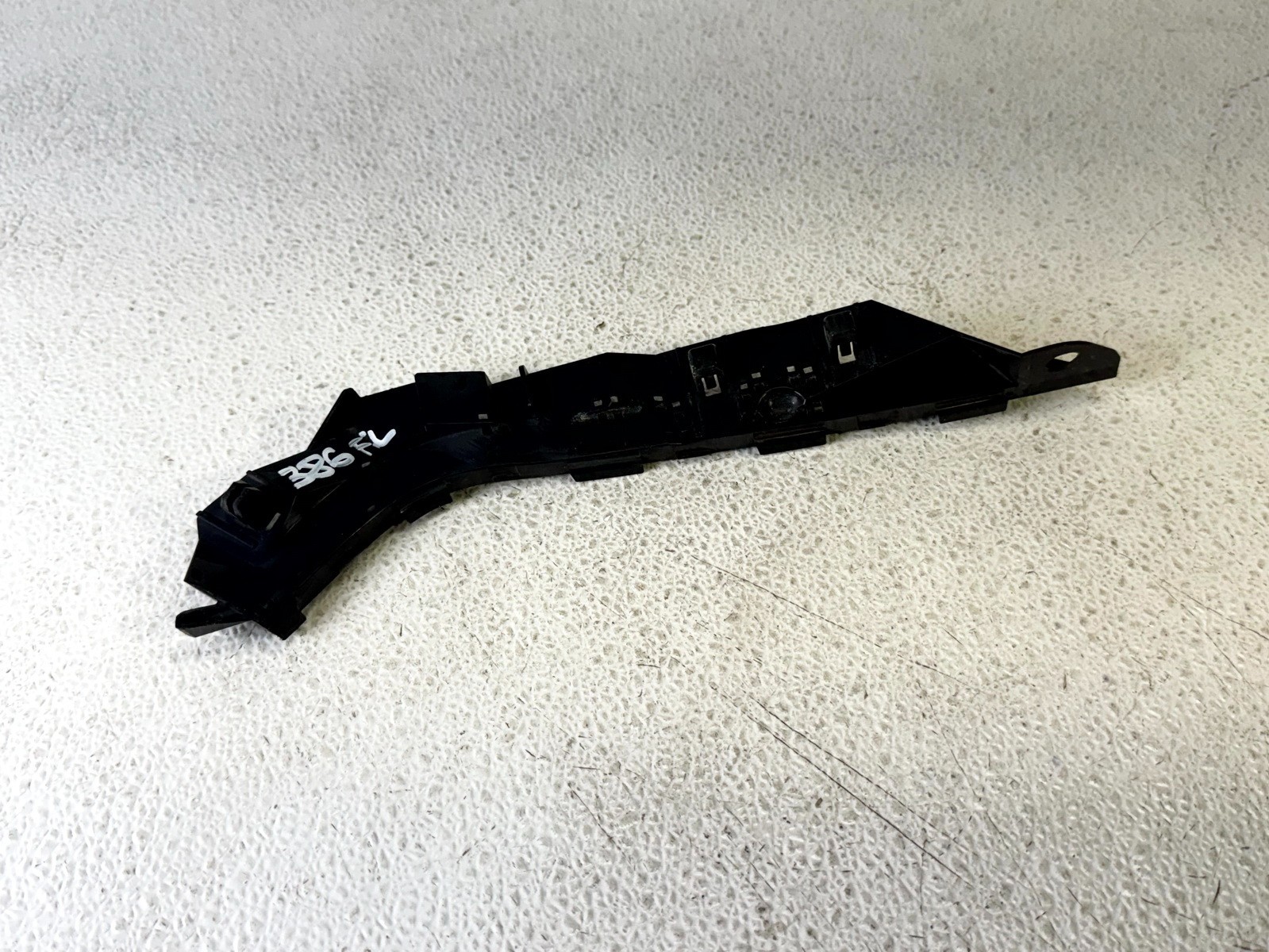 10-14 SUBARU OUTBACK FRONT LEFT LH DRIVER SIDE BUMPER SUPPORT MOUNT BRACKET