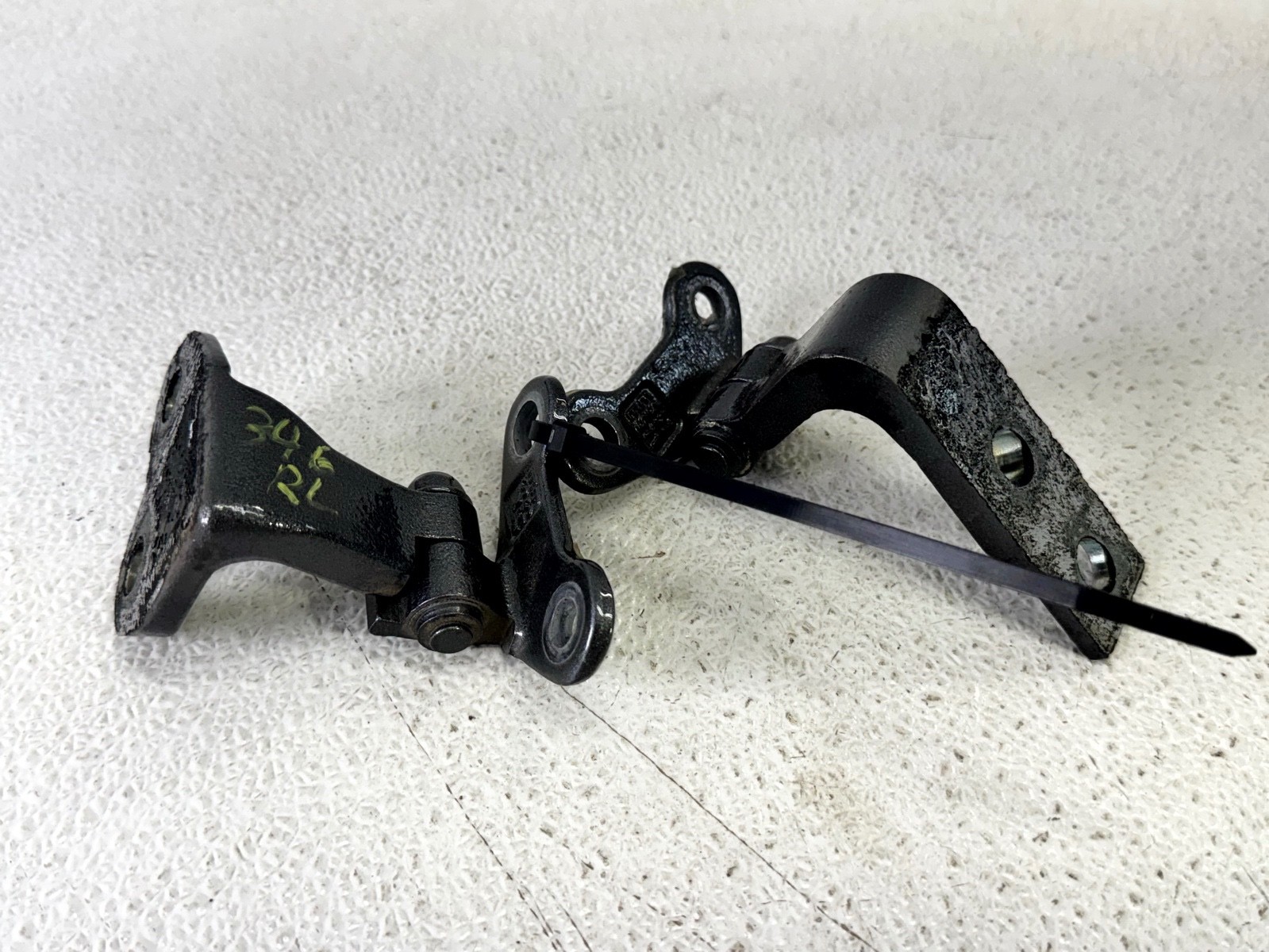22-25 INFINITI QX60 REAR LEFT DRIVER SIDE DOOR UPPER & LOWER HINGE SET